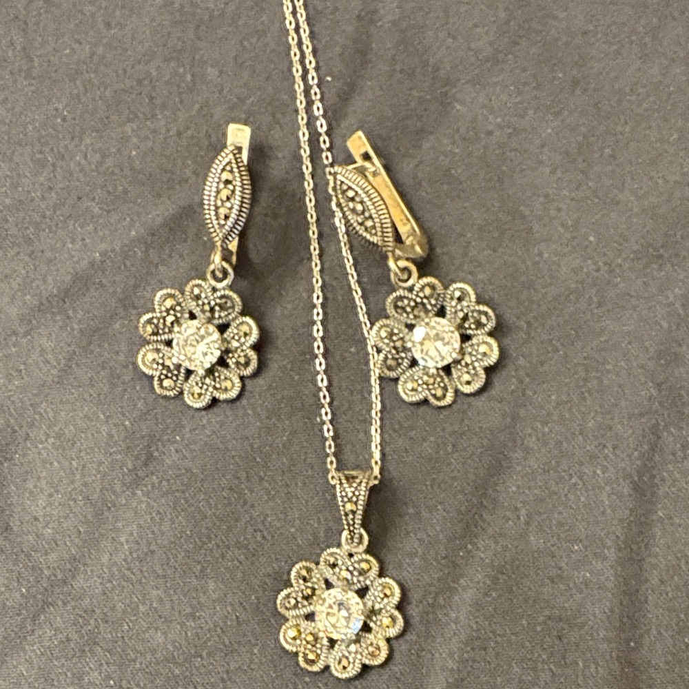 Elegant Sterling Silver Floral Jewelry Set